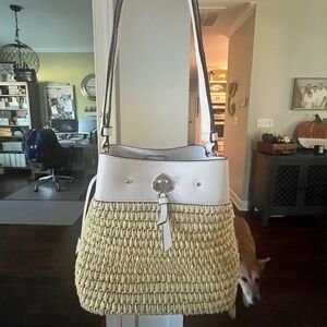 Kate Spade shoulder & crossbody. Strap is adjustable. Like New condition